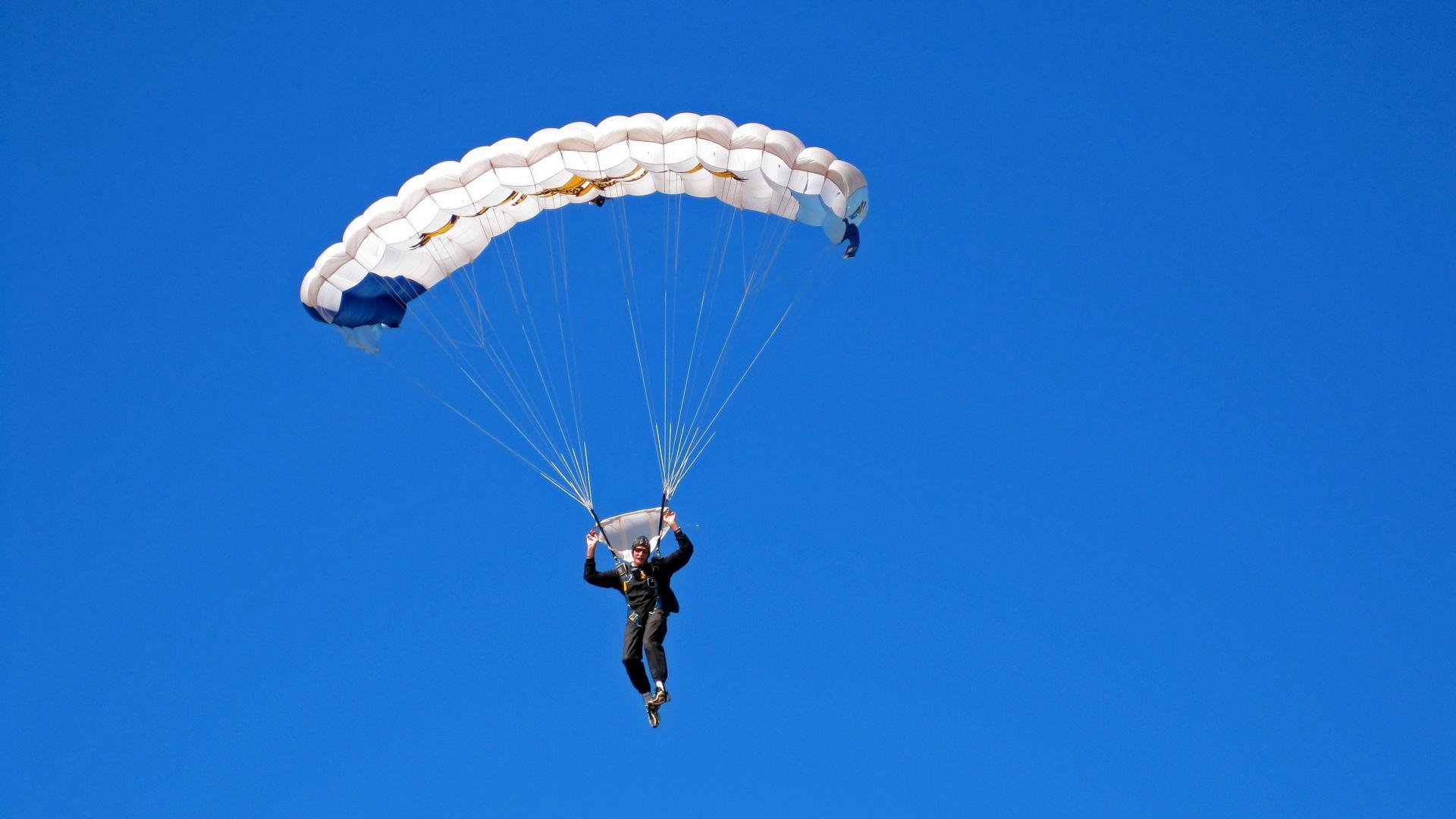 橙色逆袭,皮亚斯特里狂飙破局,迈凯伦终结银箭神话