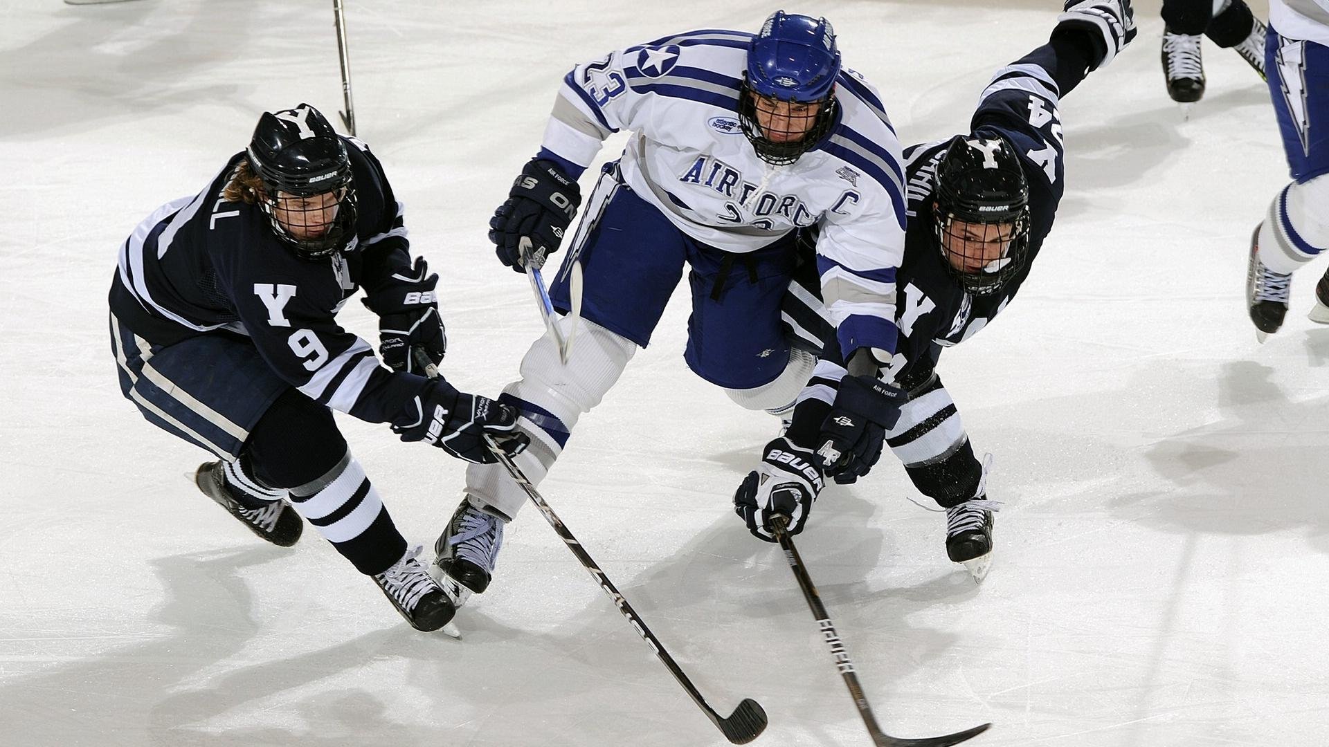 足球世界的平行叙事，当德甲争冠战遇上挪威压制牙买加